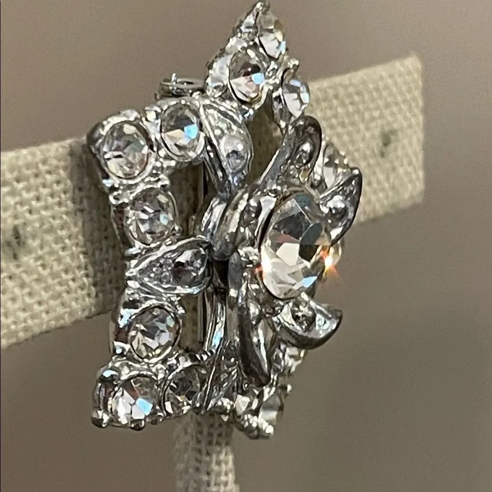 Vintage Star Shaped Silver-tone Rhinestone Crystal Brooch